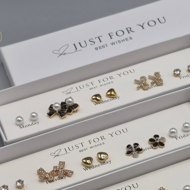 Five-pair earring gift box by Zar-e-Saeed