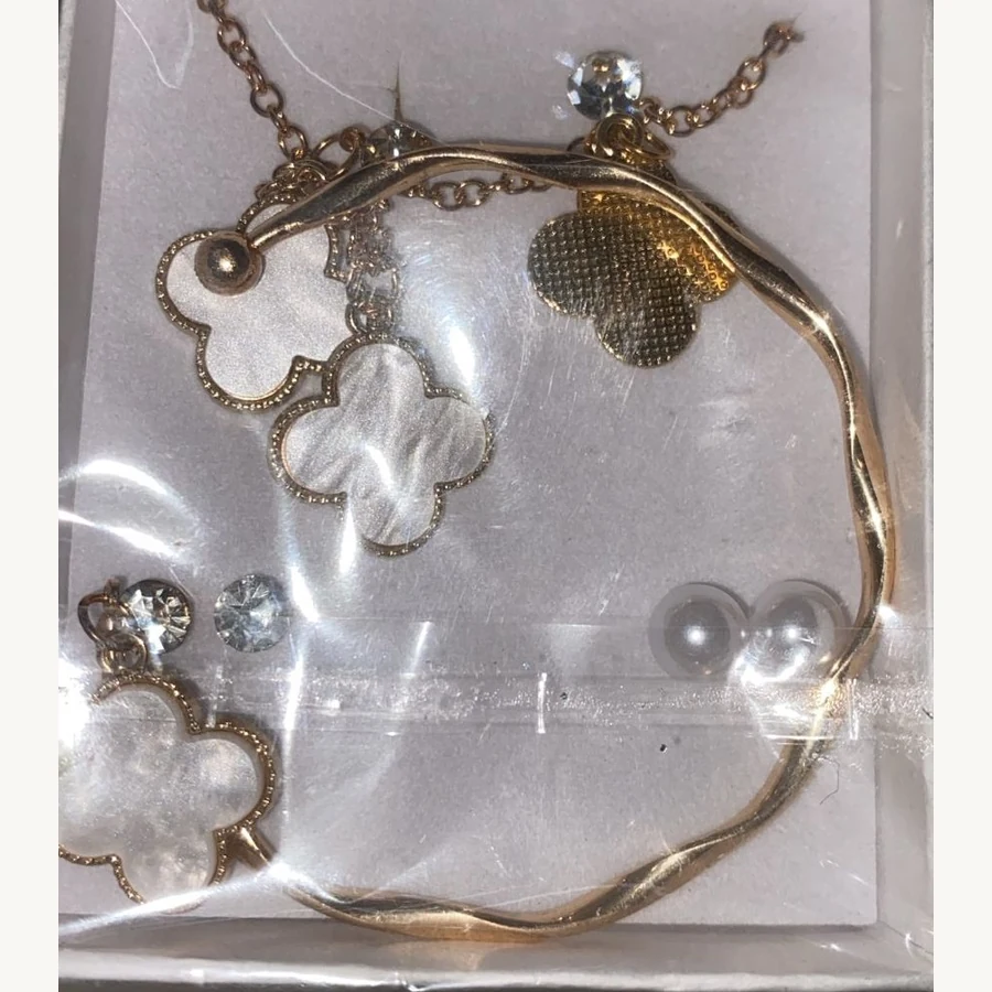 Alina Jhumka Set